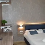 Famalu 4*
